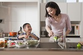 Quá cưng chiều, mẹ ốm con không nấu nổi bát cháo Quá cưng chiều, mẹ ốm con không nấu nổi bát cháo