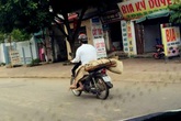 Vụ dùng xe máy chở xác: Người nhà bệnh nhân nói gì? Vụ dùng xe máy chở xác: Người nhà bệnh nhân nói gì?