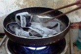 Bi hài “bùa phép” giữ chồng (1): Lạ kỳ chiêu rang nội y “gọi” chồng Bi hài “bùa phép” giữ chồng (1): Lạ kỳ chiêu rang nội y “gọi” chồng