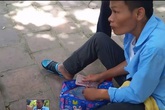 Giả chân hoại tử để xin tiền tái xuất trên đường phố Hà Nội Giả chân hoại tử để xin tiền tái xuất trên đường phố Hà Nội