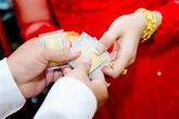 Bi hài quà hồi môn ngày cưới (2): “Cắm” nhà mua quà cho con Bi hài quà hồi môn ngày cưới (2): “Cắm” nhà mua quà cho con