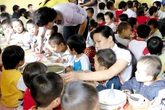 Bố mẹ bé nhỏ, có “vỗ” được con cao lớn? Bố mẹ bé nhỏ, có “vỗ” được con cao lớn?