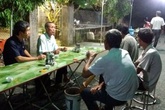 Tâm sự của người chồng có vợ “sang hàng xóm chơi không về” Tâm sự của người chồng có vợ “sang hàng xóm chơi không về”