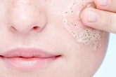 Nguy hại từ hạt massage trong mỹ phẩm Nguy hại từ hạt massage trong mỹ phẩm