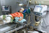 “Mẹ em muốn bán nhà trả tiền viện phí mà không có người mua” “Mẹ em muốn bán nhà trả tiền viện phí mà không có người mua”