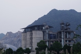Huyện Lương Sơn, Hòa Bình: Bụi xi măng tuôn trào, dân lao đao Huyện Lương Sơn, Hòa Bình: Bụi xi măng tuôn trào, dân lao đao