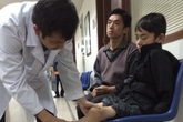 Cậu bé “đầu gối to như trống” vật vã với bệnh tật Cậu bé “đầu gối to như trống” vật vã với bệnh tật