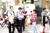 Sinh viên hối hả kiếm tiền dịp Tết Sinh viên hối hả kiếm tiền dịp Tết