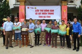 Báo Gia đình & Xã hội và các nhà hảo tâm: Cùng người dân miền Trung khắc phục hậu quả sau lũ dữ Báo Gia đình & Xã hội và các nhà hảo tâm: Cùng người dân miền Trung khắc phục hậu quả sau lũ dữ