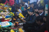 Chen chúc xem quẻ đầu năm ở ngôi đền thiêng nhất xứ Nghệ Chen chúc xem quẻ đầu năm ở ngôi đền thiêng nhất xứ Nghệ