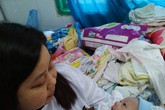 Cảm động chuyện các điều dưỡng chăm trẻ bị bỏ rơi tại bệnh viện Cảm động chuyện các điều dưỡng chăm trẻ bị bỏ rơi tại bệnh viện