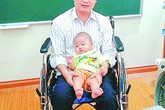Cổ tích thời nay của tiến sĩ toán ngồi xe lăn Cổ tích thời nay của tiến sĩ toán ngồi xe lăn