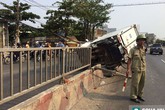 Va chạm với xe buýt, cả gia đình thoát chết trong gang tấc Va chạm với xe buýt, cả gia đình thoát chết trong gang tấc
