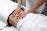 Thực hư phương pháp massage tinh dầu làm giảm mỡ bụng mà chị em "cả tin" Thực hư phương pháp massage tinh dầu làm giảm mỡ bụng mà chị em "cả tin"