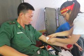 Tưng bừng ngày hội “giọt hồng xứ Nghệ” Tưng bừng ngày hội “giọt hồng xứ Nghệ”