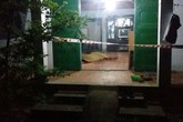 Vợ đi chơi, chồng bám theo đâm vợ và giết hàng xóm Vợ đi chơi, chồng bám theo đâm vợ và giết hàng xóm