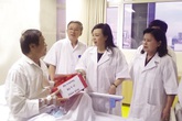 Bộ trưởng Bộ Y tế Nguyễn Thị Kim Tiến: Củng cố niềm tin và sự hài lòng của người bệnh Bộ trưởng Bộ Y tế Nguyễn Thị Kim Tiến: Củng cố niềm tin và sự hài lòng của người bệnh