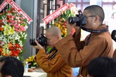 Vào chùa chụp ảnh có sao không? Vào chùa chụp ảnh có sao không?