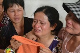3 nữ sinh viên tình nguyện bị lũ cuốn trôi: Bố mẹ khóc ngất đón con về 3 nữ sinh viên tình nguyện bị lũ cuốn trôi: Bố mẹ khóc ngất đón con về