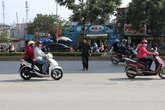 Đi bộ như thế này bị phạt là đáng! Đi bộ như thế này bị phạt là đáng!