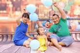Gia đình hạnh phúc của diễn viên 'Bỗng dưng muốn khóc' Gia đình hạnh phúc của diễn viên 'Bỗng dưng muốn khóc'