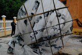 Quả cầu lạ có chữ Trung Quốc rơi ở Quảng Nam không nguy hiểm Quả cầu lạ có chữ Trung Quốc rơi ở Quảng Nam không nguy hiểm