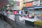 Hà Nội: Khu tập thể, sân chơi, lối đi lại thành chợ Hà Nội: Khu tập thể, sân chơi, lối đi lại thành chợ