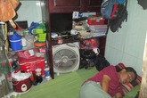 Cuộc sống ở ngôi nhà tí hon (4): Phố cổ Hà Nội có căn nhà... nhiều đinh Cuộc sống ở ngôi nhà tí hon (4): Phố cổ Hà Nội có căn nhà... nhiều đinh