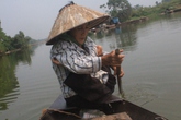 Nghẹn lòng cảnh đời cô độc của người đàn bà dị tật ở làng chài Thụy An Nghẹn lòng cảnh đời cô độc của người đàn bà dị tật ở làng chài Thụy An