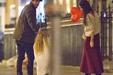 David Beckham và Victoria thể hiện tình yêu với con gái David Beckham và Victoria thể hiện tình yêu với con gái