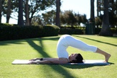 3 tư thế yoga hữu ích cho người mắc bệnh suy giáp 3 tư thế yoga hữu ích cho người mắc bệnh suy giáp