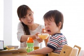 Làm thế nào để khắc phục tình trạng trẻ ăn quá lâu? Làm thế nào để khắc phục tình trạng trẻ ăn quá lâu?