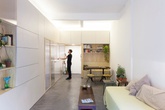 Căn hộ 60m2 tiện lợi nhờ biến tường thành tủ đồ Căn hộ 60m2 tiện lợi nhờ biến tường thành tủ đồ