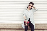 Thu Hằng gợi ý phối sơ mi với túi hiệu Thu Hằng gợi ý phối sơ mi với túi hiệu