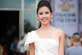 Hoa hậu Biển Nguyễn Thị Loan rũ bỏ hình ảnh quê mùa bằng trang phục mới Hoa hậu Biển Nguyễn Thị Loan rũ bỏ hình ảnh quê mùa bằng trang phục mới