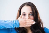 Miệng hôi và dễ chảy máu là bệnh gì? Miệng hôi và dễ chảy máu là bệnh gì?