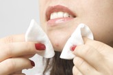 Suýt tử vong vì nặn mụn, nhọt Suýt tử vong vì nặn mụn, nhọt