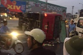 Xe khách va chạm với xe tải, hơn 20 người nhập viện Xe khách va chạm với xe tải, hơn 20 người nhập viện