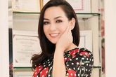 Phi Nhung duyên dáng với đầm hoa bó sát Phi Nhung duyên dáng với đầm hoa bó sát