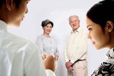 Đau đầu vì bố mẹ chồng đòi đứng tên sổ đỏ Đau đầu vì bố mẹ chồng đòi đứng tên sổ đỏ