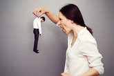 Đàn bà hiền lành cũng có thể... cuồng ghen Đàn bà hiền lành cũng có thể... cuồng ghen
