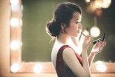 Chồng thản nhiên cổ vũ để đối tác sàm sỡ vợ Chồng thản nhiên cổ vũ để đối tác sàm sỡ vợ
