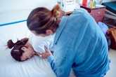 Chuyện các ông chồng đưa vợ đi đẻ như "phim hài" Chuyện các ông chồng đưa vợ đi đẻ như "phim hài"