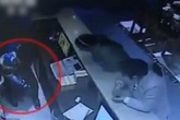 Nhân viên nhà hàng bắt cóc con 10 tháng tuổi của khách Nhân viên nhà hàng bắt cóc con 10 tháng tuổi của khách