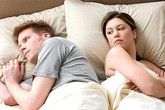 Bị vợ 'cấm vận', chồng giận rồi cho 'nghỉ' luôn dù vợ đã chủ động làm lành Bị vợ 'cấm vận', chồng giận rồi cho 'nghỉ' luôn dù vợ đã chủ động làm lành