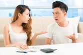 Đưa vợ mình 2 triệu cũng khó khăn, cho vợ bạn 10 triệu không tiếc Đưa vợ mình 2 triệu cũng khó khăn, cho vợ bạn 10 triệu không tiếc