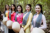 Thí sinh Hoa hậu Việt Nam gặp sự cố khi tham quan đảo khỉ Thí sinh Hoa hậu Việt Nam gặp sự cố khi tham quan đảo khỉ