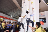 Phan Anh thi tài leo núi nhân tạo cùng khán giả tại Vietbuild Hà Nội Phan Anh thi tài leo núi nhân tạo cùng khán giả tại Vietbuild Hà Nội