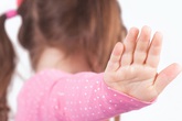 Nếu không muốn con bị lạm dụng tình dục, tuyệt đối không ép con làm việc này Nếu không muốn con bị lạm dụng tình dục, tuyệt đối không ép con làm việc này