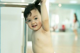 Kubi cởi trần khoe thân hình bụ bẫm khi đến sàn tập của mẹ Khánh Thi Kubi cởi trần khoe thân hình bụ bẫm khi đến sàn tập của mẹ Khánh Thi